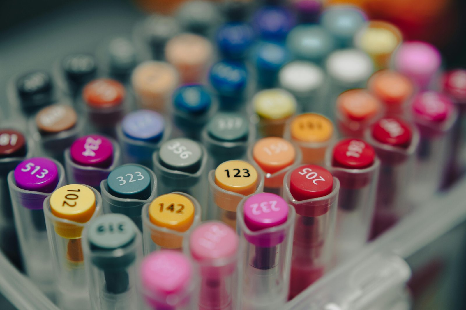A vibrant set of numbered marker pens arranged in a transparent container.